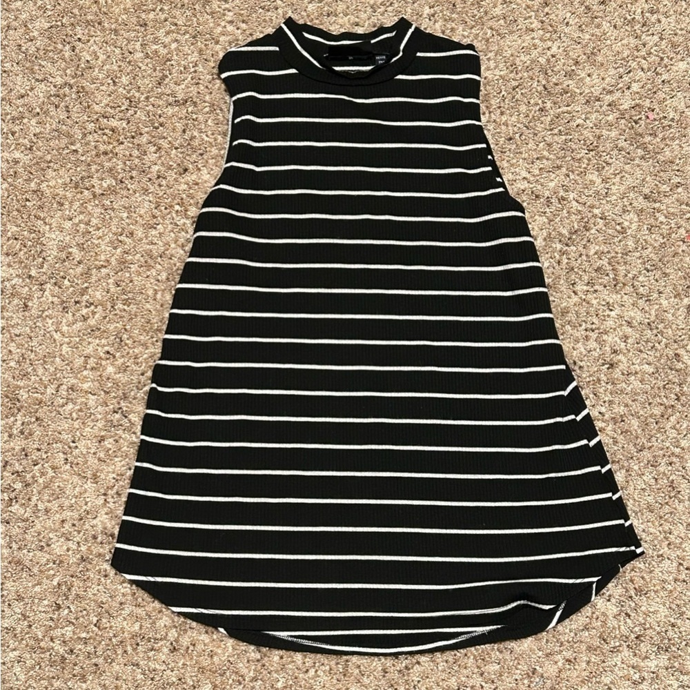 Apt. 9 women’s black striped tank top